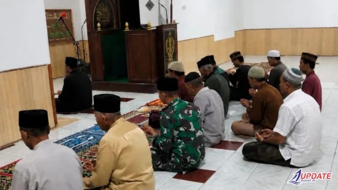 Koramil Galesong Perkuat Kedekatan dengan Warga Lewat Safari Sholat Subuh Berjamaah