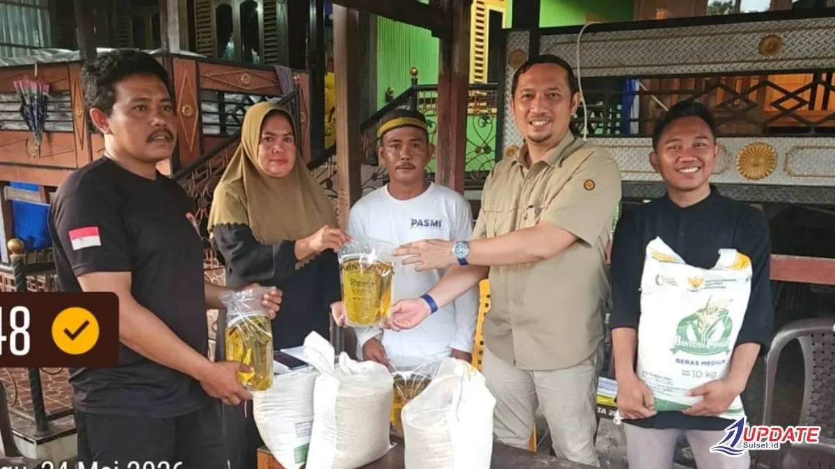 Camat Tamalatea dan Korcam BANPANG Monitoring Distribusi Bantuan Pangan, Pastikan Tepat Sasaran 1 Camat Tamalate serahkan Sembako 20260524 220249 0000 l Update Sulsel