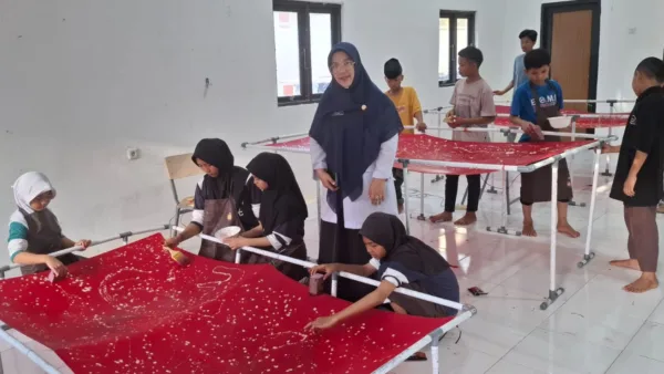 Sekolah Rakyat 67 Pangkep Kembangkan Batik Ciprak untuk Anak Disabilitas, Dari Keterbatasan Menjadi Karya Bernilai