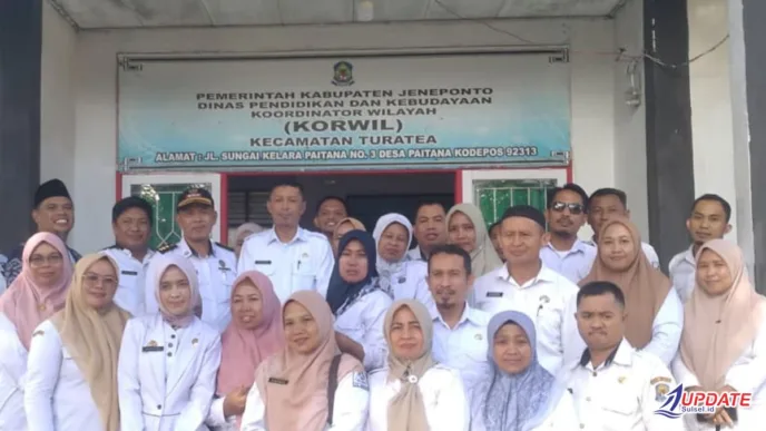 Kadis Pendidikan Jeneponto Resmi Buka Kelompok Kerja SD di Turatea, Dorong Inovasi dan Peningkatan Mutu Pendidikan 4 K3S Jeneponto 20260514 070754 0000 l Update Sulsel