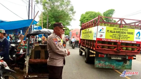 Polisi Atur Lalu Lintas dan Amankan Aktivitas Pasar Modern Lengkese, Antisipasi Kemacetan dan Gangguan Kamtibmas