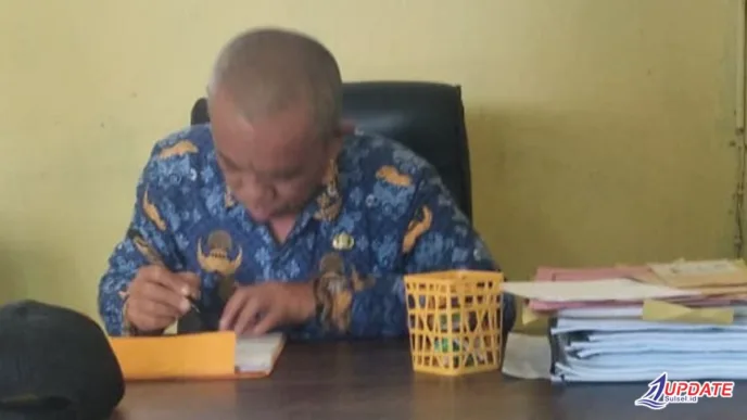 Pelayanan Prima di Kelurahan Tolo Selatan, Warga Bersyukur Dapat Bantuan Bedah Rumah dari Anggota DPR RI