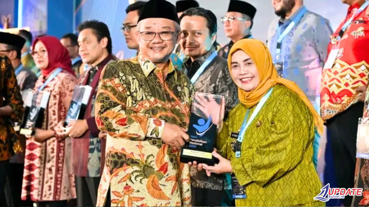 Menteri Abdul Mu’ti Serahkan Penghargaan Nasional kepada Bupati Sinjai di Hardiknas 2026 1 Pemerintah Kabupaten Sinjai 20260526 142916 0000 l Update Sulsel