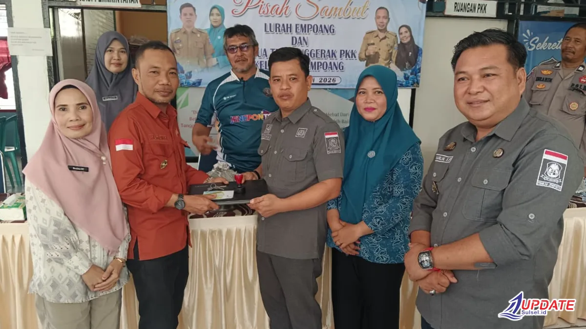 Lepas Sambut Lurah dan Ketua TP PKK Empoang, Momentum Penguatan Pelayanan dan Kebersamaan Masyarakat 1 Pisah Sambut Lurah Empoang 20260523 112735 0000 l Update Sulsel