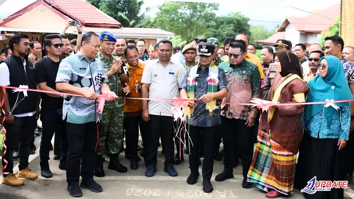 Bupati Bone Resmikan Jalan di Desa Selli, Akhiri Puluhan Tahun Akses Jalan Tanpa Aspal 1 Bupati Bone 20260611 142400 0000 l Update Sulsel