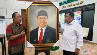 Bupati Takalar Terima Lukisan Karya Seniman Lokal, Bukti Dukungan dari Masyarakat