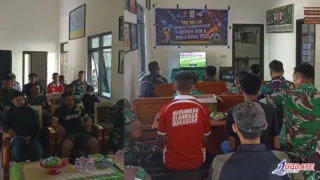 Nobar “Bola Gembira” Satukan TNI dan Warga Takalar, Dandim: Kebersamaan Adalah Kekuatan Bangsa