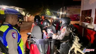 Patroli Akhir Pekan Polres Takalar Sasar Titik Rawan Kejahatan, Ciptakan Rasa Aman Bagi Masyarakat.