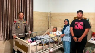 Kapolres Takalar Jenguk AKP Muh. Rizal di RS Bhayangkara, Beri Dukungan Moril Usai Kecelakaan