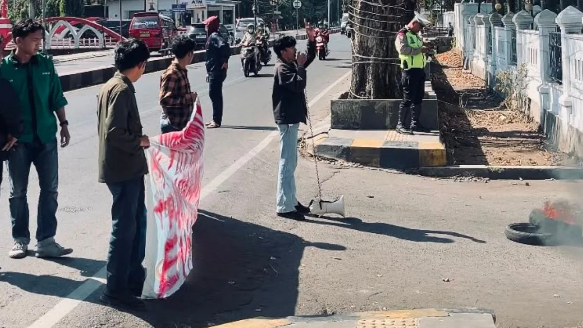 Mahasiswa Takalar Desak Pemda Hidupkan Kembali Beasiswa Daerah 1 Mahasiswa Hipermata Demo 20260723 194925 0000 l Update Sulsel