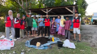 Mahasiswa KKN Unhas Edukasi Warga Desa Baruga Olah Limbah Ternak Menjadi Pupuk Kompos Organik