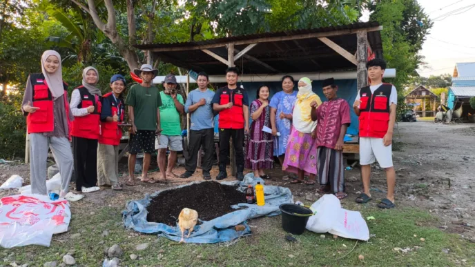 Mahasiswa KKN Unhas Edukasi Warga Desa Baruga Olah Limbah Ternak Menjadi Pupuk Kompos Organik
