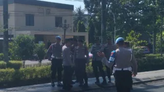 Kasat Samapta Polres Takalar Pimpin Pengamanan Aksi Unjuk Rasa di Kantor Bupati