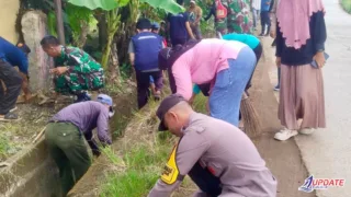 TNI-Polri dan Warga Kompak Gelar Kerja Bakti di Lassang Barat