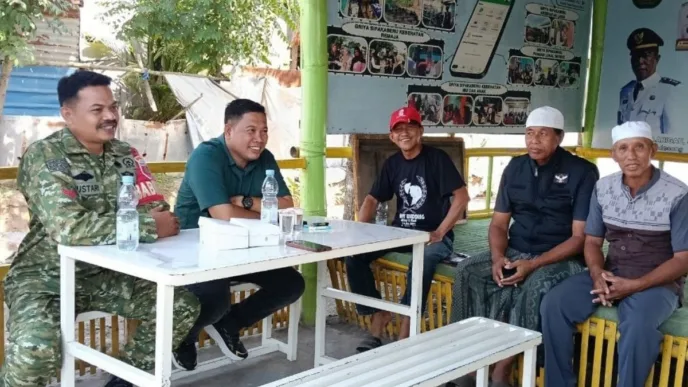 Babinsa Kampung Beru Gencarkan Komsos, Ajak Warga Takalar Waspada Kebakaran dan Cegah Aksi Pencurian