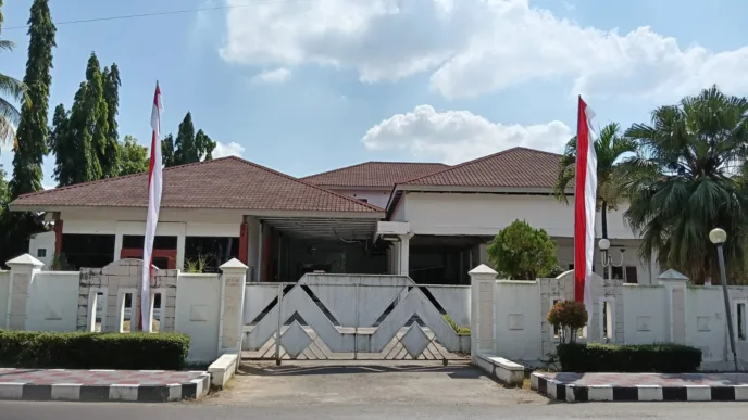 Meski Telan Anggaran Miliaran Rupiah, Proyek Rehabilitasi Rujab Bupati Takalar Belum Rampung