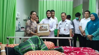 Dirres PPA-PPO Polda Sulsel Jenguk Siswa SMKN 5 Takalar, Bawa Bantuan untuk Korban