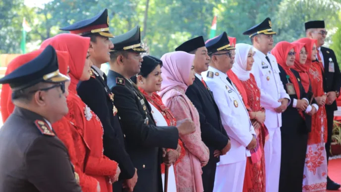 Dandim 1426 Takalar Bersama Ketua Persit Hadiri Upacara Detik-Detik Proklamasi HUT ke-81 Kemerdekaan RI