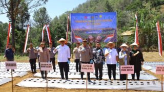 Kapolda Sulsel Hadiri Penanaman Serentak Bawang Putih di Bantaeng