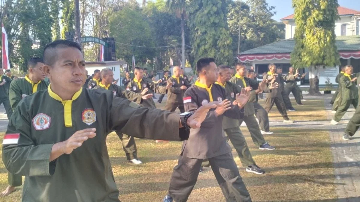 Perkuat Fisik dan Mental, Prajurit Kodim Takalar Rutin Berlatih Pencak Silat Militer
