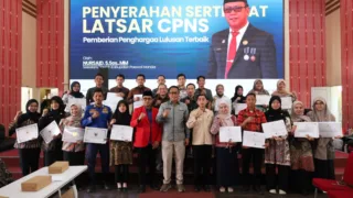 162 CPNS Polewali Mandar Terima Sertifikat Latsar, Personel Satpol PP dan Damkar Borong Penghargaan Lulusan Terbaik