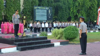 Kapolda Sulsel Pimpin Apel Pagi dan Laporan Kenaikan Pangkat Pengabdian Karo Log Polda Sulsel