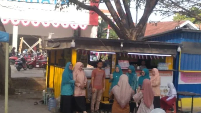 Ibu Bupati Jeneponto Turun Langsung Sapa Pedagang Kaki Lima, Dorong UMKM Semakin Berkualitas