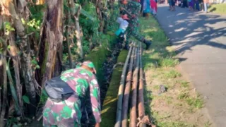 Karya Bakti Koramil Pattallassang Bersama Warga, Ciptakan Lingkungan Alluka Bersih dan Sehat