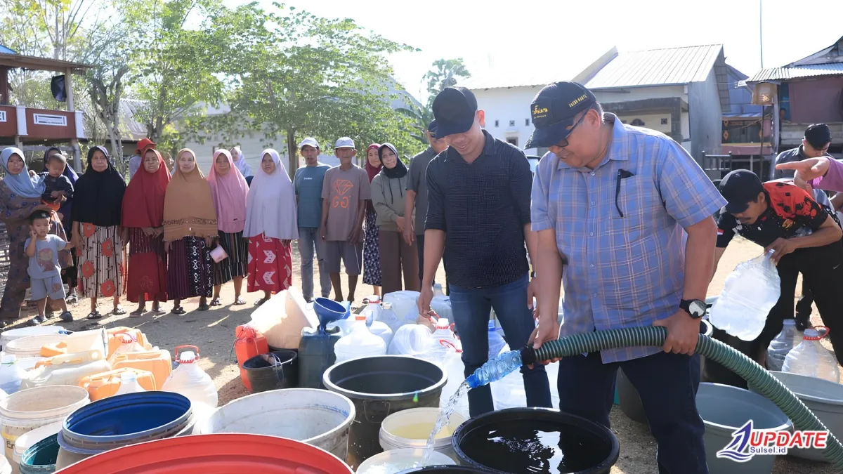 Bupati Takalar Turun Langsung Salurkan Air Bersih, Warga Laikang Apresiasi Kepedulian Pemkab 5 Salinan dari UPDATESULSEL.ID TERKINI 20260823 174338 0000 l Update Sulsel