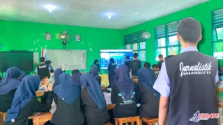 Muhammad Nur Rasul Apresiasi Tiga Desain Canva Karya Peserta Kelas Eksklusif SMAN 6 Takalar