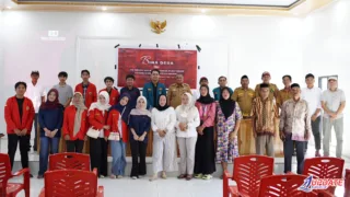 Himpunan Pelajar Mahasiswa Turatea (HPMT) Kom.UNHAS Bina Desa di Garassikang, dari Edukasi Sampah hingga Dorong Nilai Tambah Rumput Laut