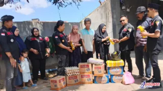 Ormas KIWAL Garuda Hitam Jeneponto Salurkan Bantuan untuk Korban Kebakaran di Balang Beru