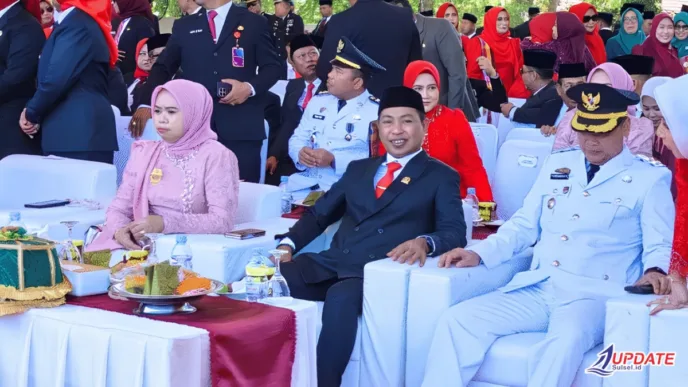 HUT RI Ke-81 di Takalar, Ketua DPRD H. Muhammad Rijal Bacakan Naskah Proklamasi 6 UPDATESULSEL.ID TERKINI 20260817 144256 0000 l Update Sulsel