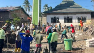 Warga Lebang Manai Gotong Royong Perluas dan Perbaiki Masjid Nurul Ikhsan