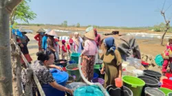 Tanamkan Nilai Pacce, TK Dharma Wanita Bawa Murid Berbagi Air Bersih Bagi Warga Terdampak Kemarau