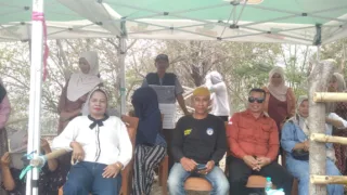 Lurah Tolo Utara Hadir di Tengah Warga, Nobar Turnamen Sepak Takraw Jadi Ajang Hiburan dan Kebersamaan