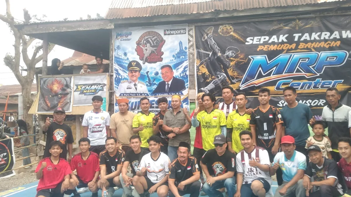 Babak 16 Besar Sepak Takraw Makin Seru, Lurah Tolo Utara Nobar Bersama Warga
